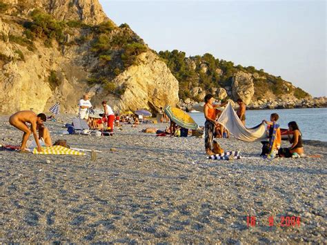 nudist beach nerja|Playa Cantarriján